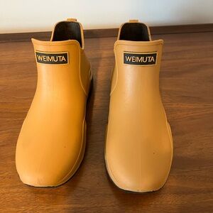 Women’s Mustard Slip-On Rain Boots - Size 7